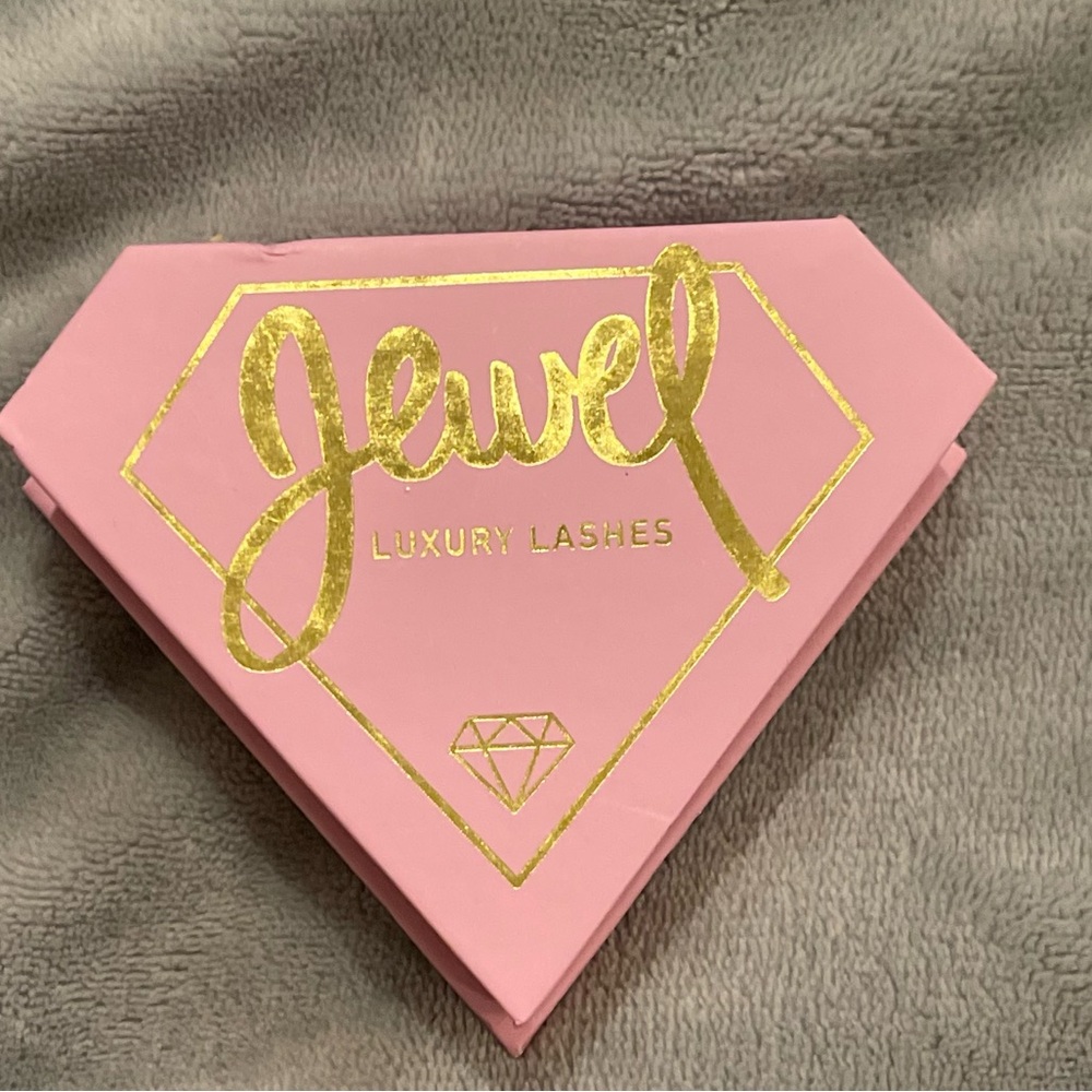 NEW IN BOX: Jewel 💎 Luxury Lashes